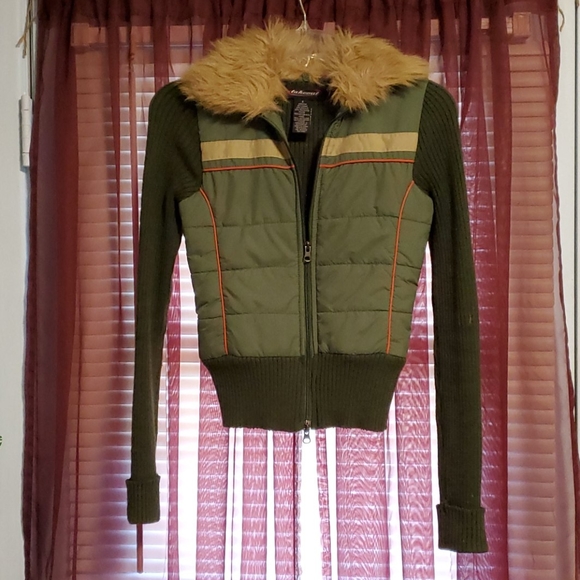 Green jacket with removable faux fur collar - Picture 2 of 9